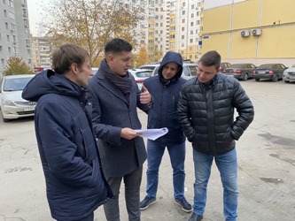 Александр Бондаренко встретился с жителями Ленинского района по вопросу замены мусорных контейнеров